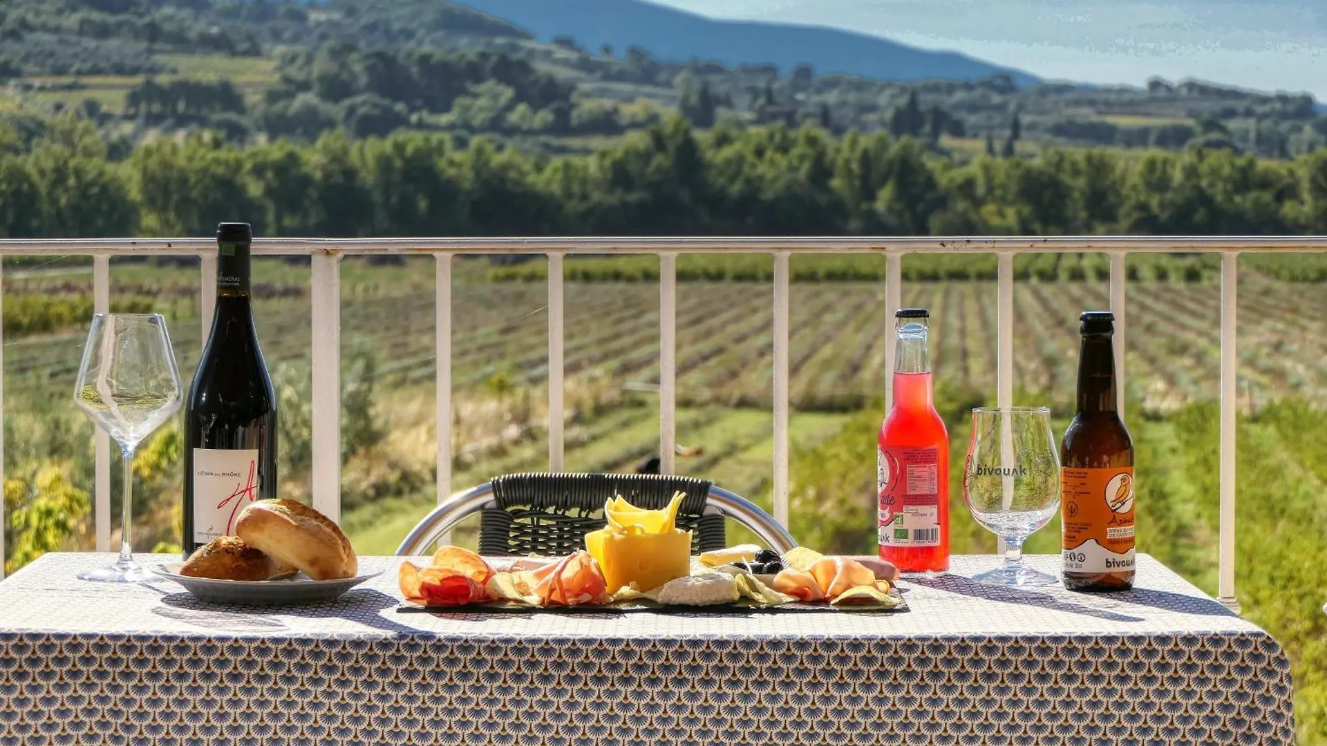 Logis Hotel La Bastide Des Monges Ньон