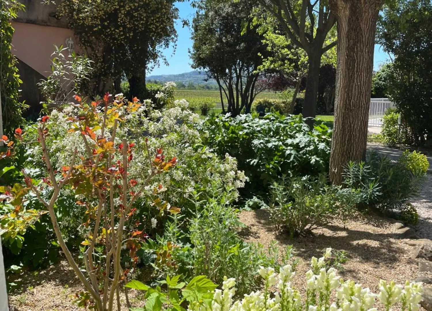 Logis Hotel La Bastide Des Monges Ньон