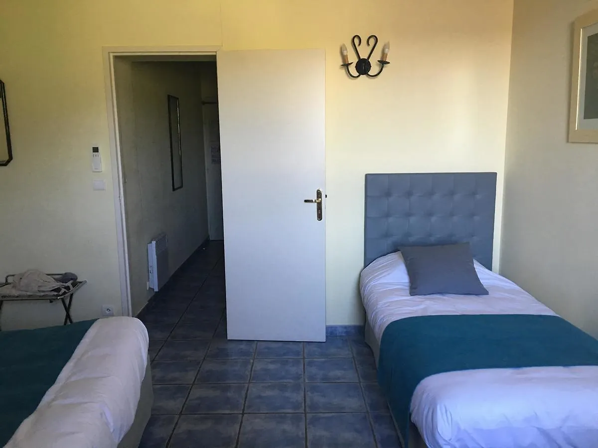 ***  Logis Hotel La Bastide Des Monges Ньон Франция