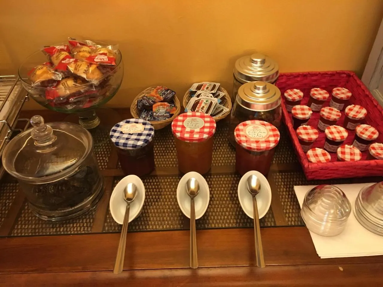 Logis Hotel La Bastide Des Monges Ньон