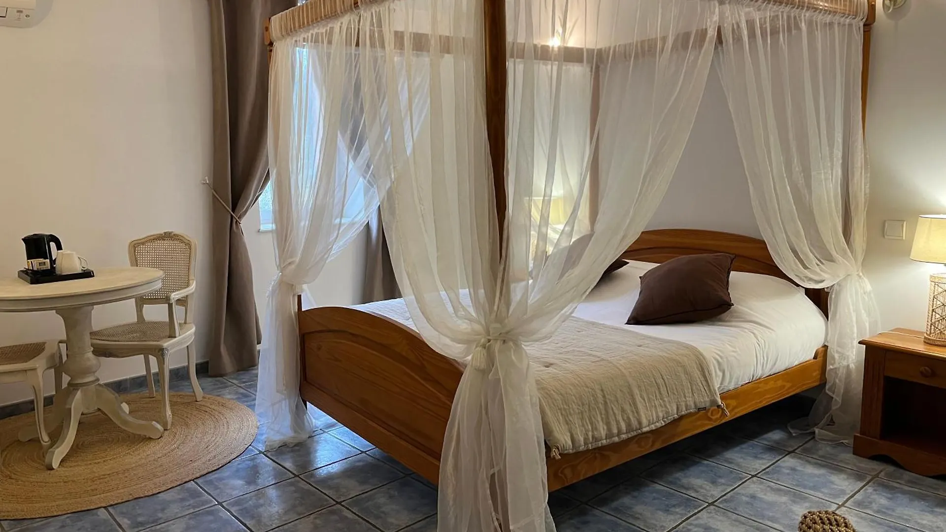 Logis Hotel La Bastide Des Monges Nyons Francia