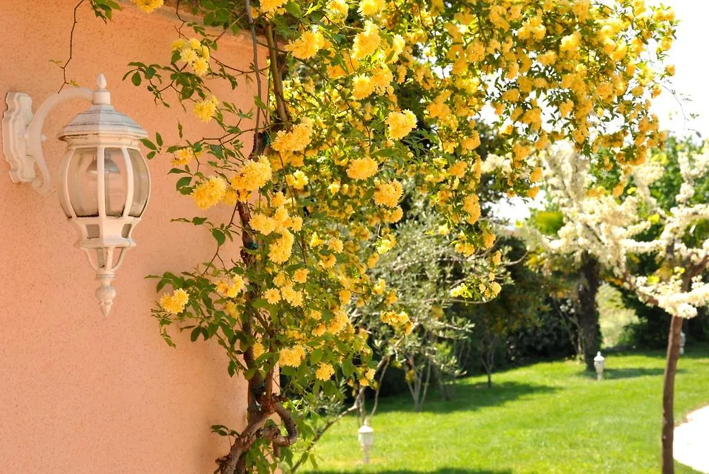 Logis Hotel La Bastide Des Monges Nyons